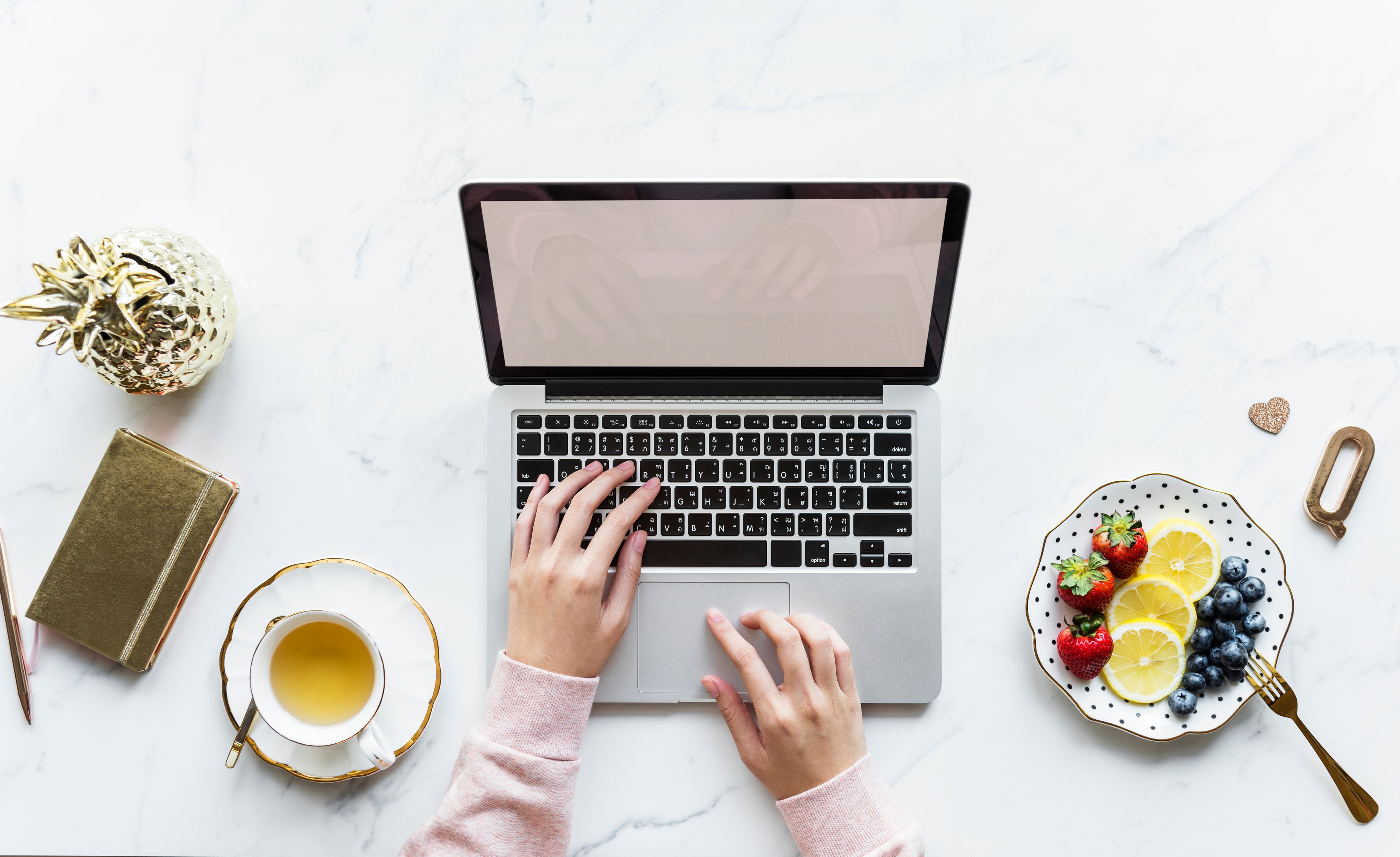 laptop-at-the-table-with-tea-at-side - Mexishop